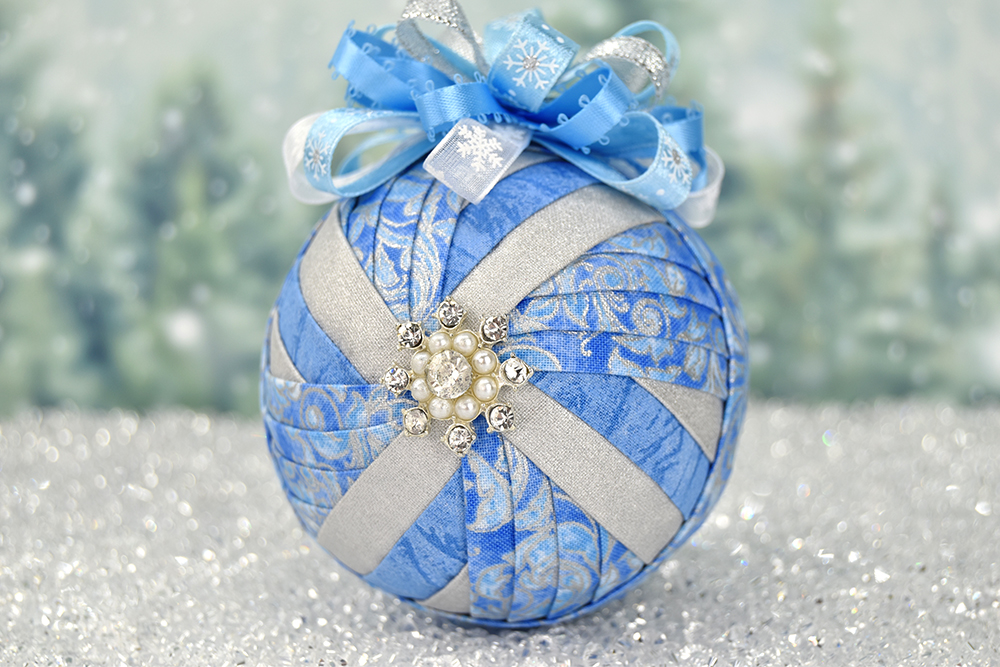 blue-christmas-quilted-no-sew-ornament-windmill-1