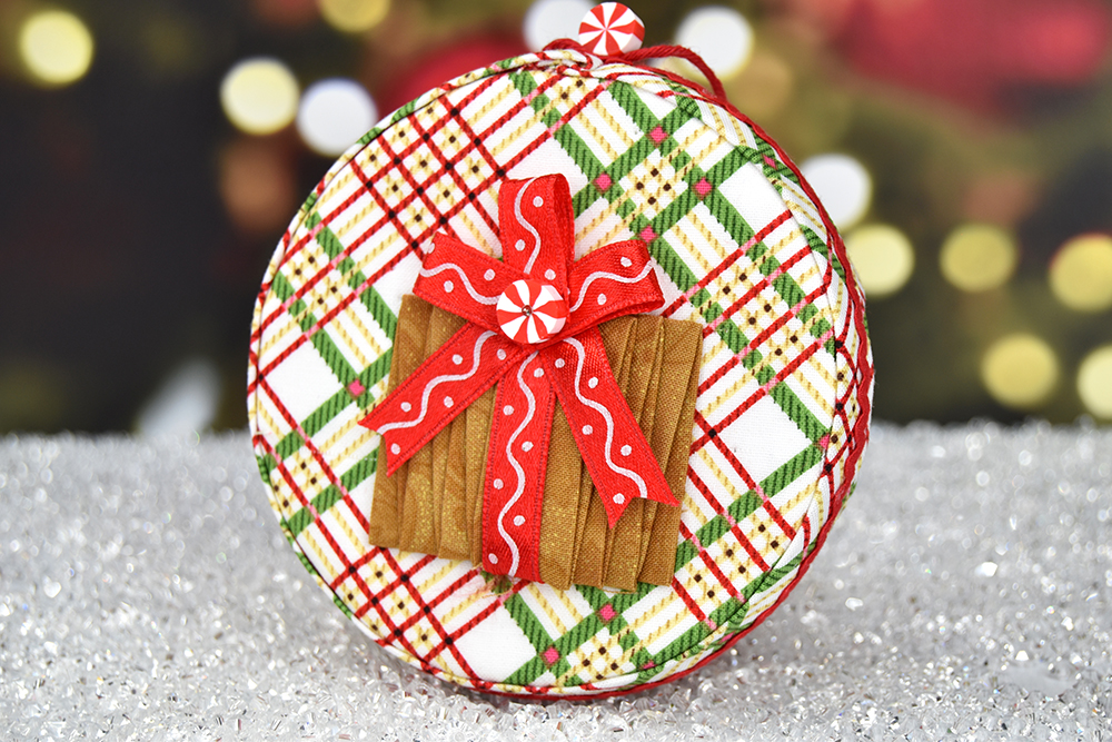 candy-christmas-quilted-no-sew-ornament-wrapped-up-2