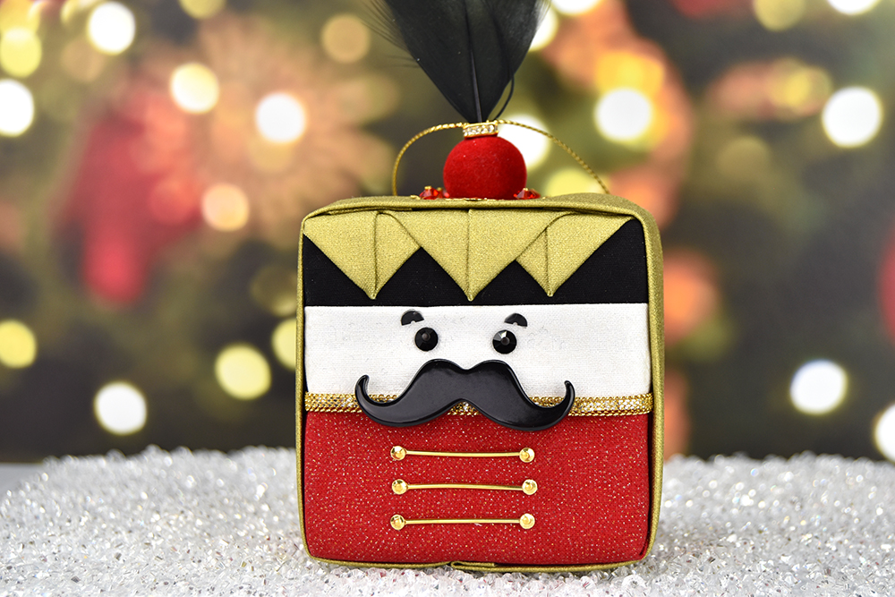 christmas-nutcracker-no-sew-quilted-ornament-1