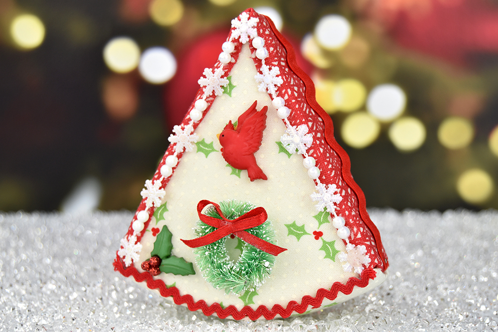 christmas-cardinal-gingerbread-house-no-sew-quilted-ornament-1