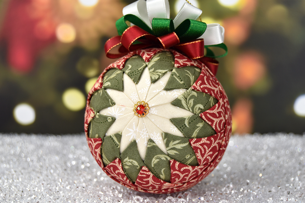 red-green-christmas-spinflower-quilted-ornament-1