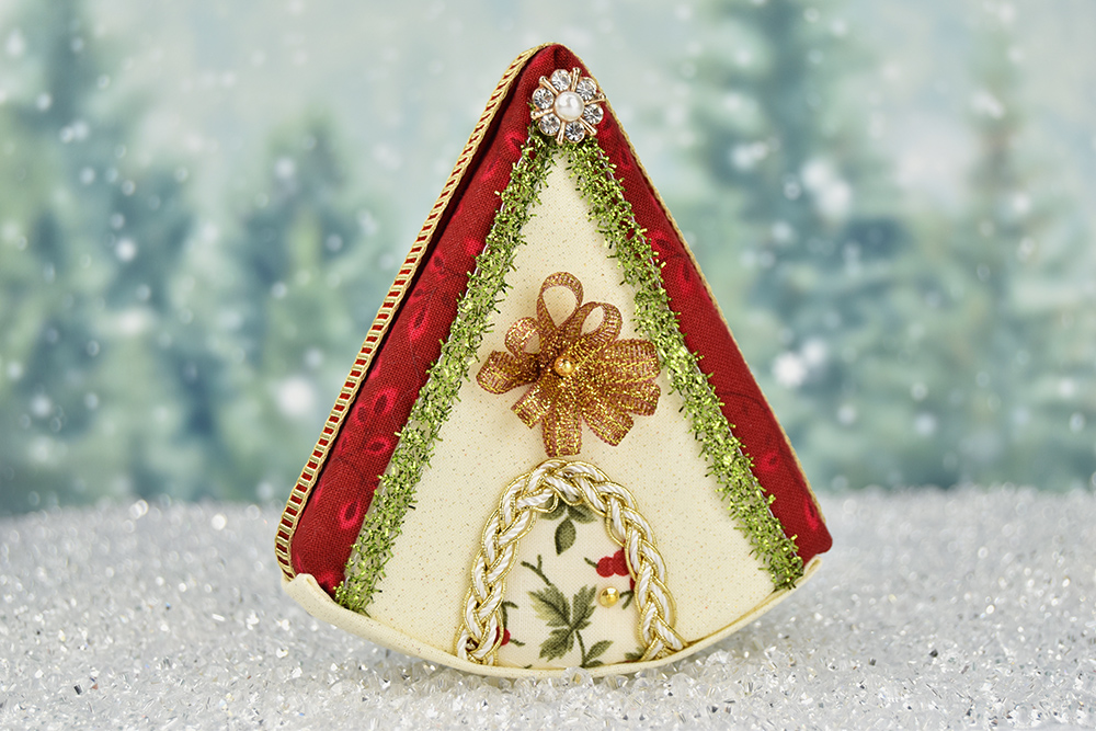 staci-ornament-girl-challenge-quilted-ornament-gingerbread-house-1