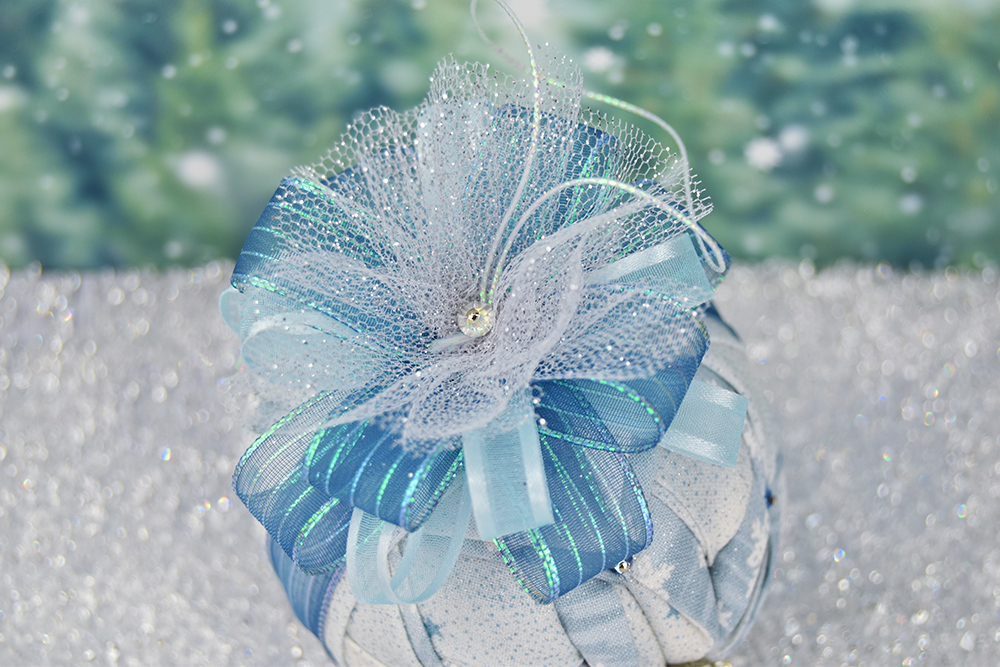 frosty-blue-starflower-quilted-ornament-4