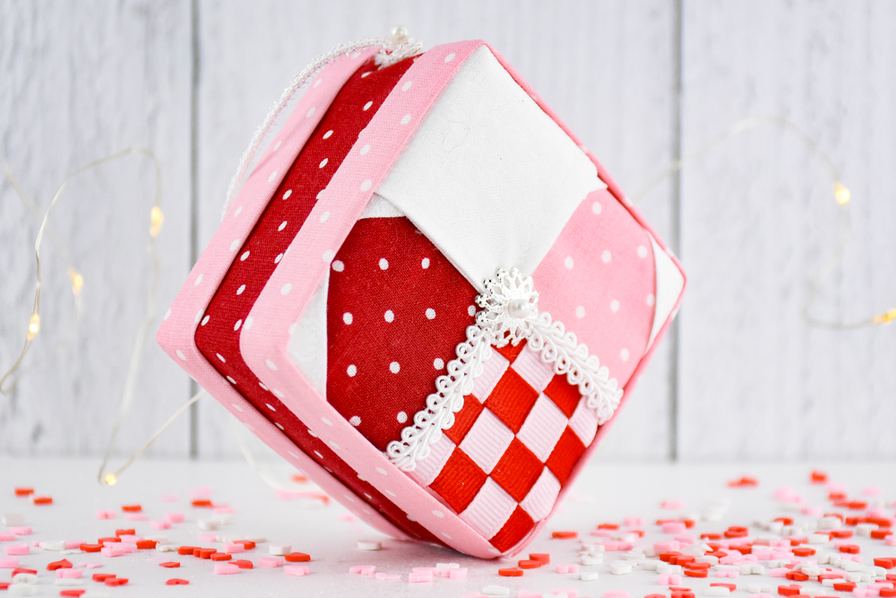 amore-quilted-valentine-ornament-small-12