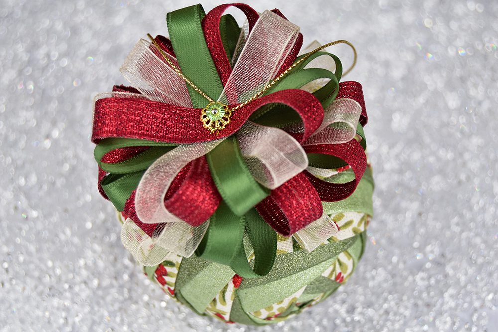 christmas-rosebud-no-sew-quilted-ornament-2