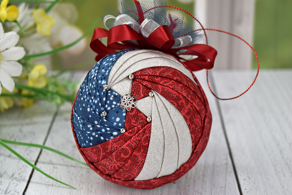 patriotic-twisted-snow-globe-no-sew-quilted-ornament-darlene-2