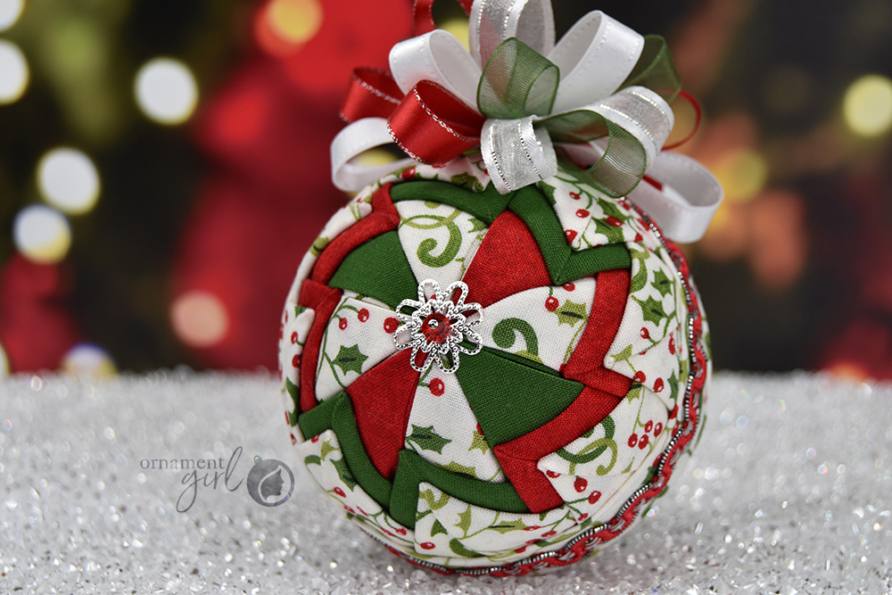 red-green-holly-no-sew-quilted-prairie-pinwheel-ornament-olivia-2-wm