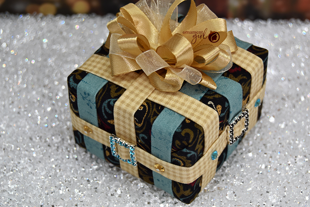 blue-black-woven-gift-box-no-sew-quilted-christmas-ornament-cheri-challenge-1-wm