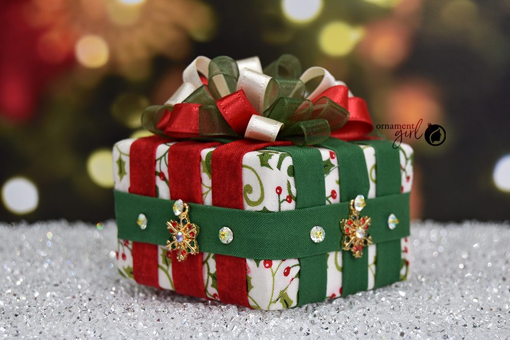 christmas-holly-woven-gift-box-no-sew-ornament-3-wm