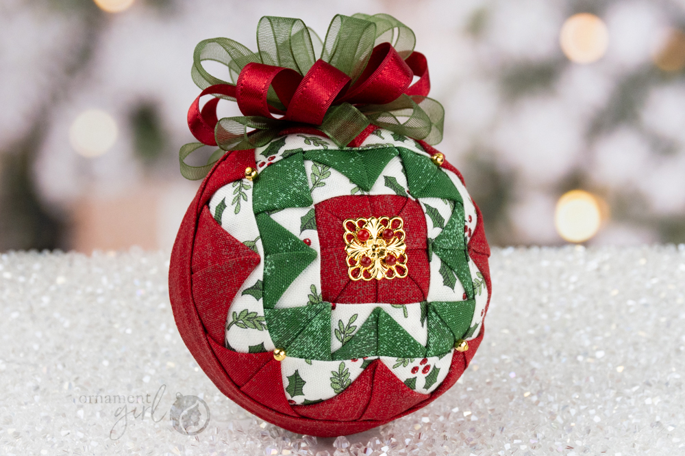 holly-berry-halo-star-no-sew-quilted-ornament_2-wm