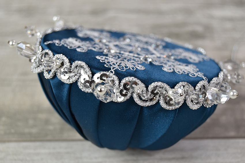 blue-white-embroidered-snowflake-quilted-ornament-5