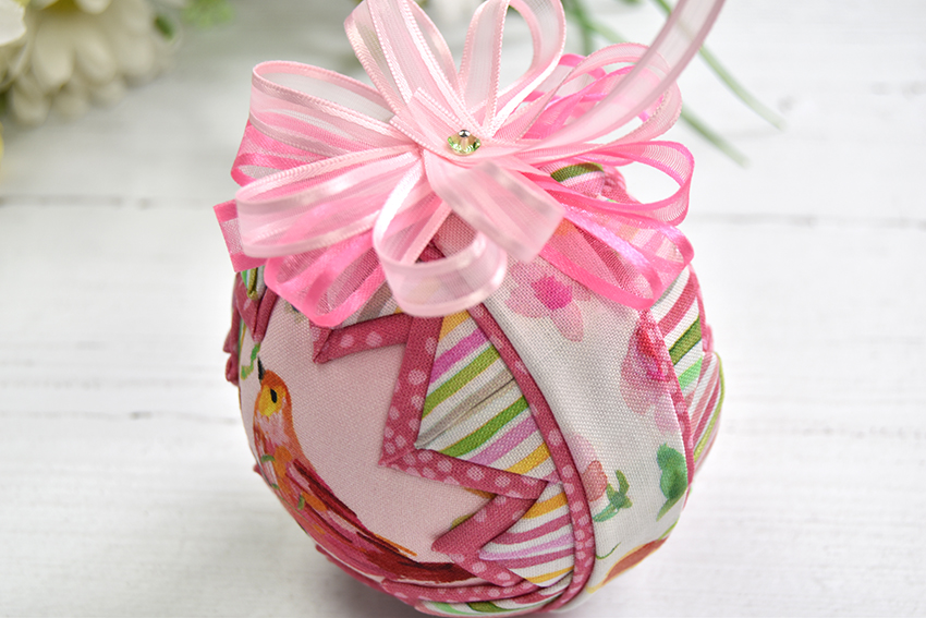 pink-birds-snow-globe-quilted-ornament-dear-stella-august-wren-fabrics-3