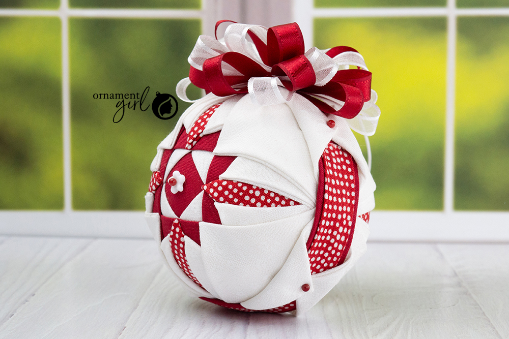 Red-and-white-guiding-star-kit-fancy-band-no-sew-quilted-ornament-04-wm