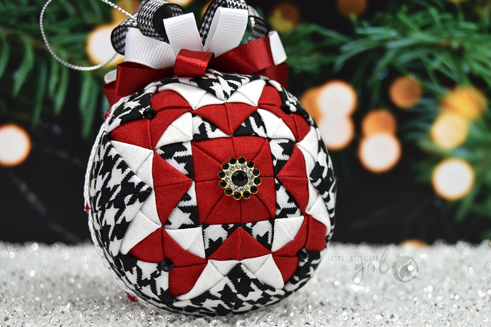 cheri-red-white-black-challenge-weathervane-no-sew-ornament-wm