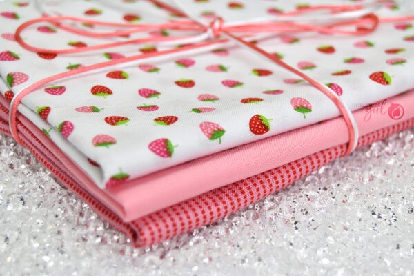 Quarter Yard Fabric Bundle - Strawberries - Image 2
