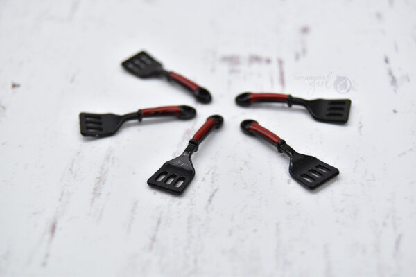 Black and Red Spatula Charm - 5 count